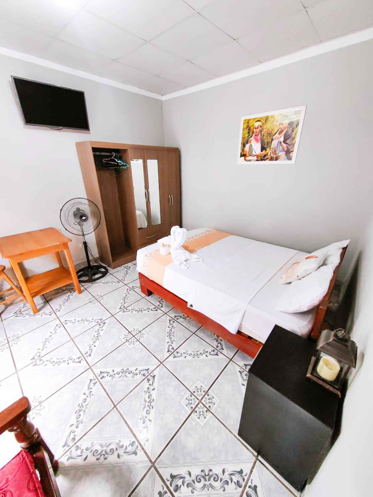 Tengana Hospedaje Y Tours Тарапото Екстериор снимка